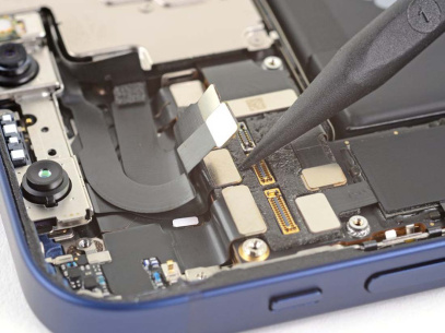 Перепайка микросхемы и устранение ошибки дисплея iPhone 12 Pro Max